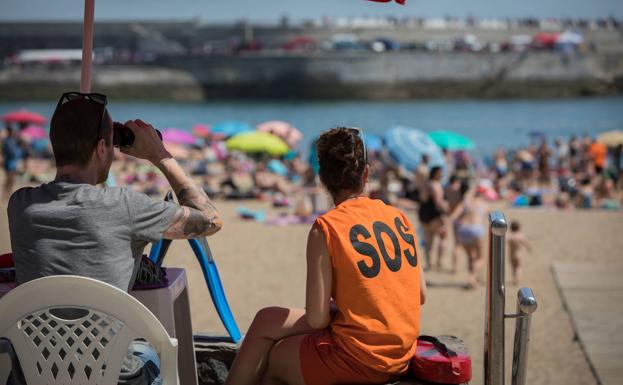 Socorristas Vigilar N De Junio A Septiembre Las Playas De La Zona